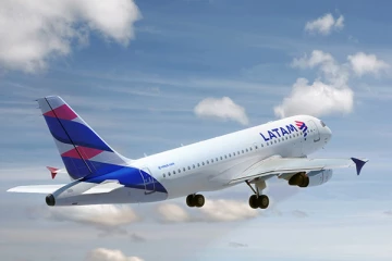 பறந்துகொண்டிருந்த விமானத்தில் 50க்கும் அதிகமானவர்கள் காயம்