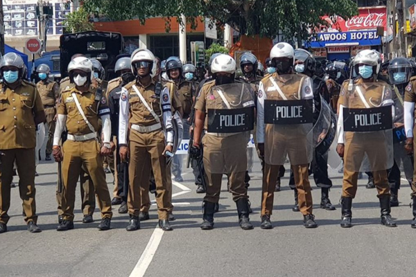 கொழும்பில் கலகம் தடுக்கும் படைகள் குவிப்பு | Anti Riot Forces Deployed In Colombo