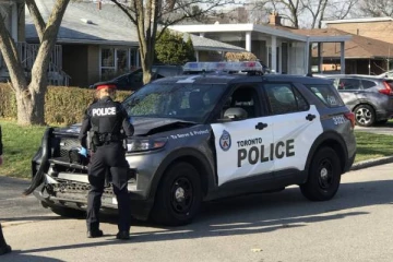 ரொறன்ரோவில் துப்பாக்கிச்சூடு: சாலையில் கிடந்த 2 பெண்கள் உட்பட மூவர்!