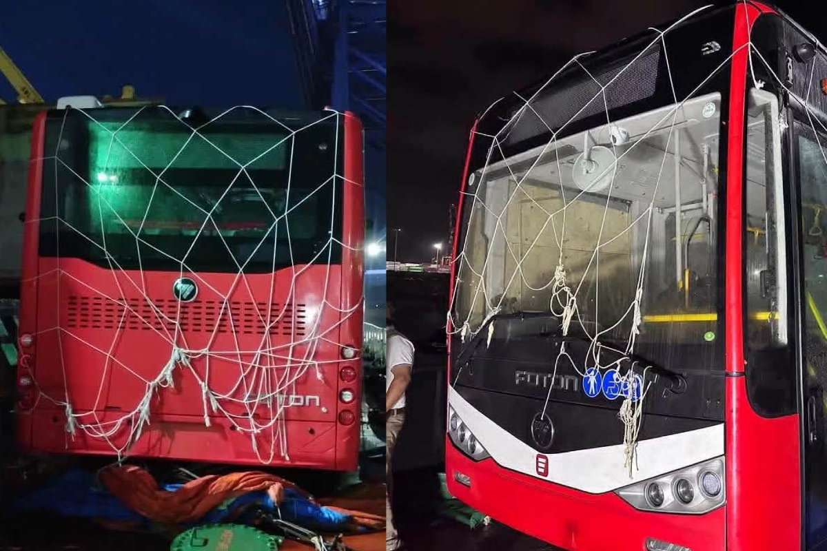 இலங்கையை வந்தடைந்த மேலும் 104 புதிய மெட்ரோ பேருந்துகள்! | New Low Floor Buses Arrive For Lanka