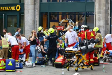 ஜேர்மனியில் பொது மக்கள் மீது மோதிய கார் - 14 சிறுவர்கள் படுகாயம், ஒருவர் பலி