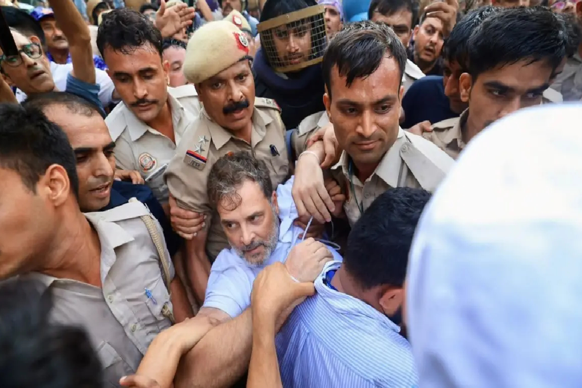 ராகுல் காந்தி, பிரியங்கா காந்தி கைது.. தவெக கடும் கண்டனம் | Rahul Gandhi Priyanka Gandhi Arrested Tvk Condemns ராகுல் காந்தி, பிரியங்கா காந்தி கைது.. தவெக கடும் கண்டனம் | Rahul Gandhi Priyanka Gandhi Arrested Tvk Condemns