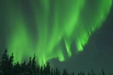 பின்லாந்தில் பார்வையாளர்களை ஆச்சரியத்தில் ஆழ்த்திய ஆர்க்டிக் வெளிச்சம்