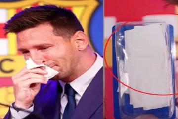 மெஸ்ஸி கண்ணீரை துடைத்த டிஷ்யூ பேப்பர்.. ரூ.7.5 கோடிக்கு ஏலம்