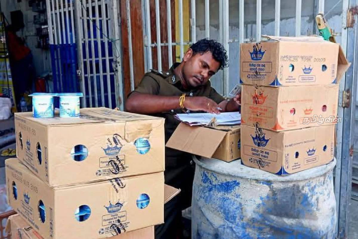 சுற்றிவளைக்கப்பட்ட உணவுக்களஞ்சியம்!பழுதடைந்த ஜோக்கெட்கள் பறிமுதல் | Damaged Jacket And A Bottle Of Alcohol Were Seized