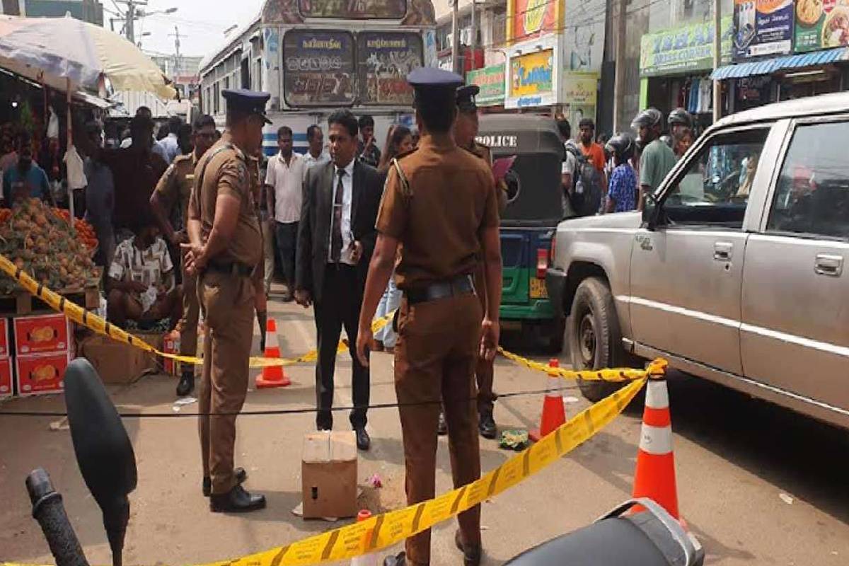 யாழில் வீதியில் கண்டெடுக்கப்பட்ட கரு தொடர்பில் தீவிர விசாரணை | Intensive Investigation Fetus Found Jaffna Road யாழில் வீதியில் கண்டெடுக்கப்பட்ட கரு தொடர்பில் தீவிர விசாரணை | Intensive Investigation Fetus Found Jaffna Road