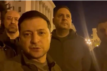 நான் எங்கும் ஓடவில்லை;  ரஷியாவுக்கு பதிலடி கொடுத்த உக்ரைன் அதிபர்