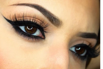 கண்ணுக்கு பூசிய காஜலை நீக்குவதற்குவது எப்படி?