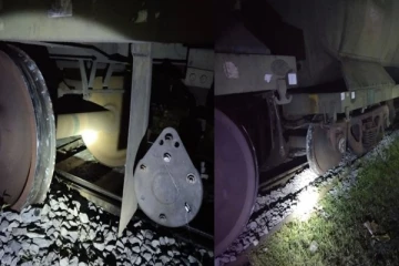 ரயில் எஞ்சின் தடம் புரண்டு விபத்து - சென்னையில் பரபரப்பு!