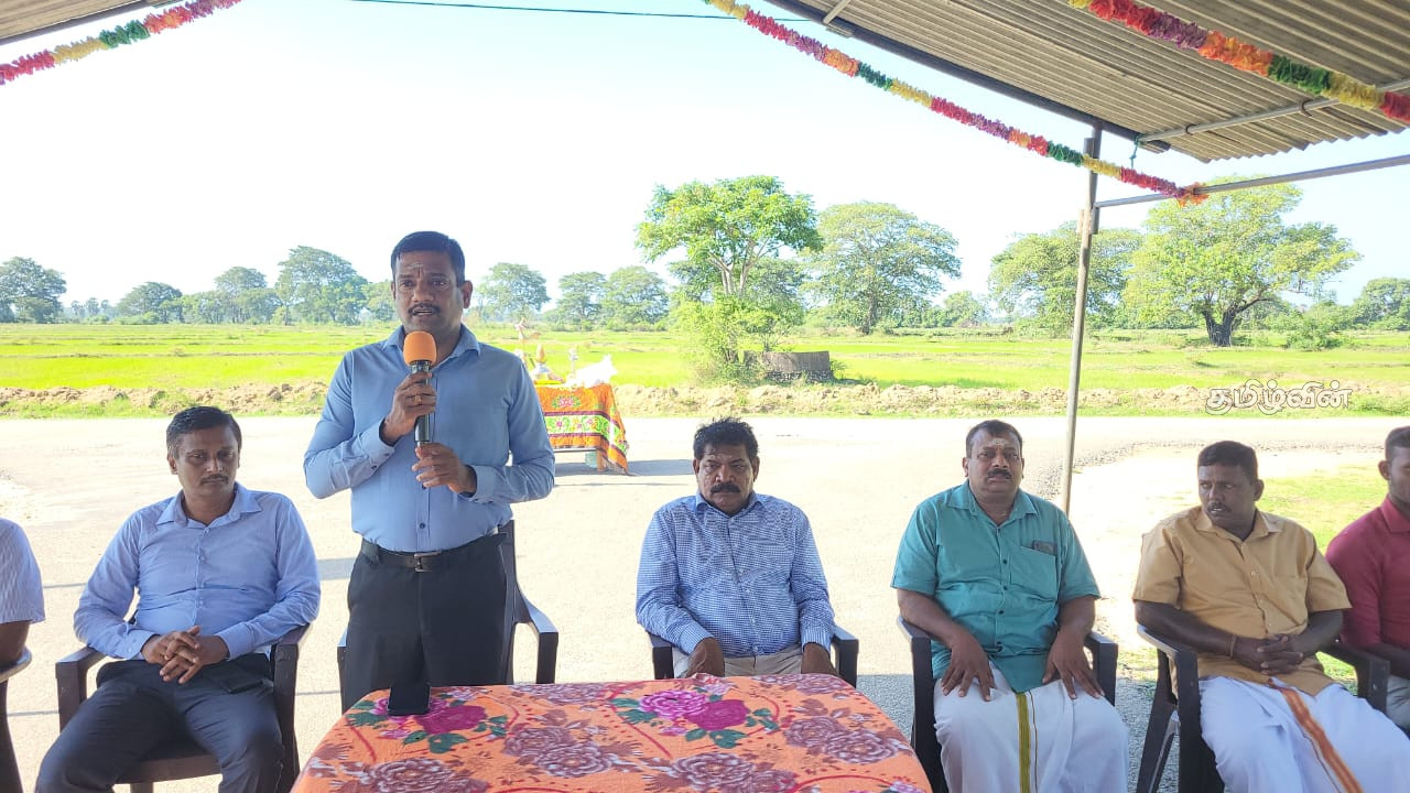 கிளிநொச்சி-புளியம்பொக்கணை கிராமத்திற்கு செல்கின்ற வீதி புனரமைப்பு பணி ஆரம்பம் 3 Gallery