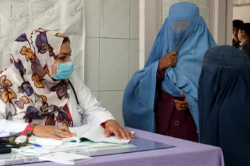 நாடொன்றில் ஆண் மருத்துவர்களிடம் சிகிச்சை பெற பெண்களுக்கு தடை!