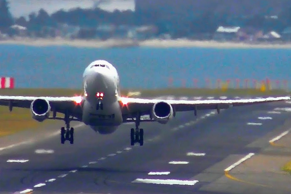 நடு வானில் பறந்த போது கழன்று விழுந்த விமான டயர் | An Airplane Tire Fell Off Mid Brazil