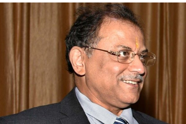 வழக்கை விசாரிக்காத விரக்தியில் நீதிபதி மீதே செருப்பை வீசிய டீக்கடை ஓனர் ..! என்ன நடந்தது..? | Ahmedabad Court Order Tea Shop Owner 18 Month Lock