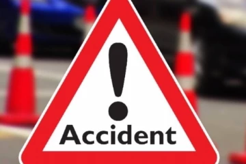 දක්ෂිණ අධිවේගී මාර්ගයේ රිය අනතුරක් - තිදෙනෙක් රෝහල්ගත කරයි.