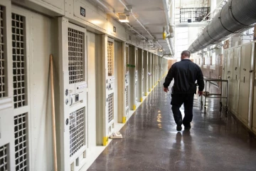 முக்கிய நாட்டில் 300க்கும் மேற்பட்ட கைதிகள் விடுவிப்பு!