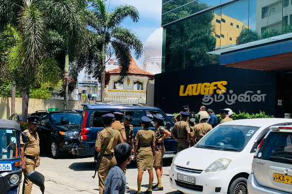 லாஃப் எரிவாயு சிலிண்டரின் விலையை குறைக்க கோரி கிருலப்பனையில் ஆர்ப்பாட்டம் (Photos) | Demonstration Kirulapanai Price Lough Gas Cylinder
