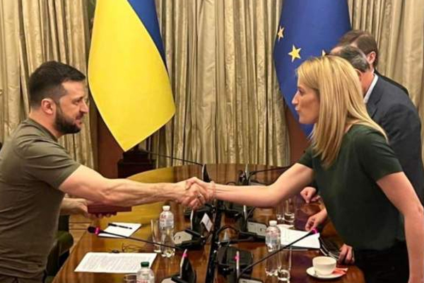 உக்ரைனியர்கள் வீரர்கள்! உக்ரைனுக்கு திடீர் பயணம் மேற்கொண்ட ஐரோப்பிய உயர்நிலை பெண் புகழாரம்! | Russo Ukrainian War உக்ரைனியர்கள் வீரர்கள்! உக்ரைனுக்கு திடீர் பயணம் மேற்கொண்ட ஐரோப்பிய உயர்நிலை பெண் புகழாரம்! | Russo Ukrainian War