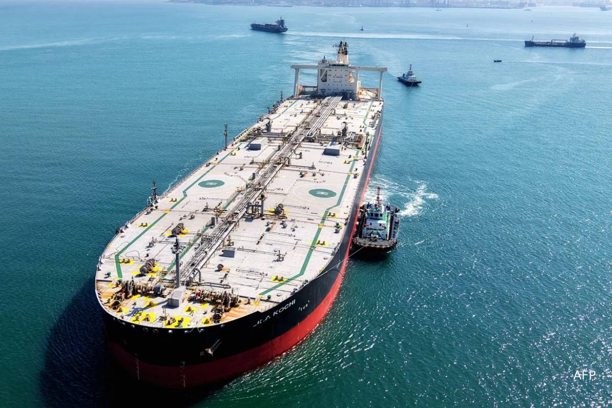 ஈரான் மீது புதிய தாக்குதல்களுக்கு ட்ரம்ப் திட்டம்: உச்சத்தை எட்டிய எண்ணெய் விலை | Oil Jumps To Highest Price