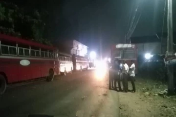 முல்லைத்தீவு காவல் நிலையம் முன் எதிர்ப்பில் ஈடுபட்ட அரச பேருந்து சாரதிகள்!