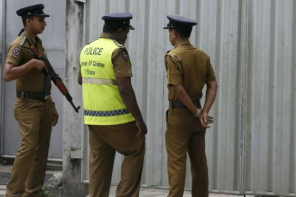 இருவேறு இடங்களில் மாடியிலிருந்து கீழே வீழ்ந்து இருவர் உயிரிழப்பு | Two Killed Falling From Stairs