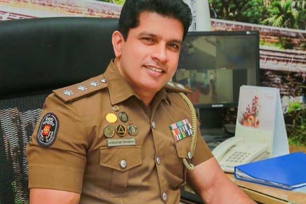 இலங்கையை உலுக்கிய பேரிடர்; கையில் பென்சிலுடன் புதைந்துபோன சிறுவன்; பொலிஸ் அதிகாரியின் வேதனை பதிவு | Student With Pencil In Hand Welimada Land Slide இலங்கையை உலுக்கிய பேரிடர்; கையில் பென்சிலுடன் புதைந்துபோன சிறுவன்; பொலிஸ் அதிகாரியின் வேதனை பதிவு | Student With Pencil In Hand Welimada Land Slide