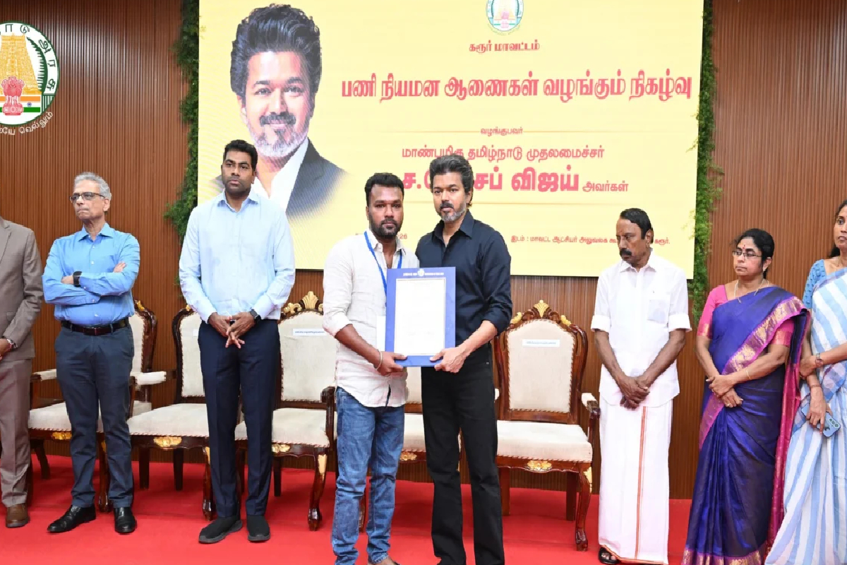 முதலமைச்சர் விஜய் வழங்கிய அரசு நியமனங்கள் ரத்து; உயர் நீதிமன்றம் உத்தரவு! | Government Job By C M Vijay For Karur Cancelled