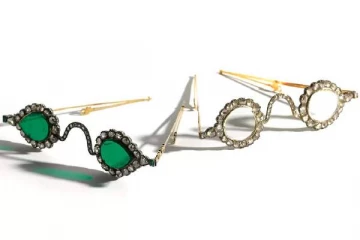 லண்டனில் ஏலம் விடப்பட்ட முகலாயர் காலத்து கண்ணாடிகள்... இவ்வளவு மதிப்பா?