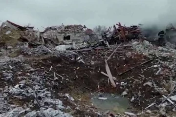 ரஷ்யா தாக்குதலில் தரைமட்டமான குடியிருப்புகள்