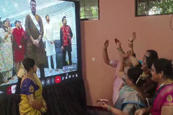 கனடாவில் மாப்பிள்ளை...பெண் இந்தியாவில்; வியக்க வைத்த திருமண நிச்சயதார்த்தம்! | Groom Canada And Bride India Online Engagement கனடாவில் மாப்பிள்ளை...பெண் இந்தியாவில்; வியக்க வைத்த திருமண நிச்சயதார்த்தம்! | Groom Canada And Bride India Online Engagement