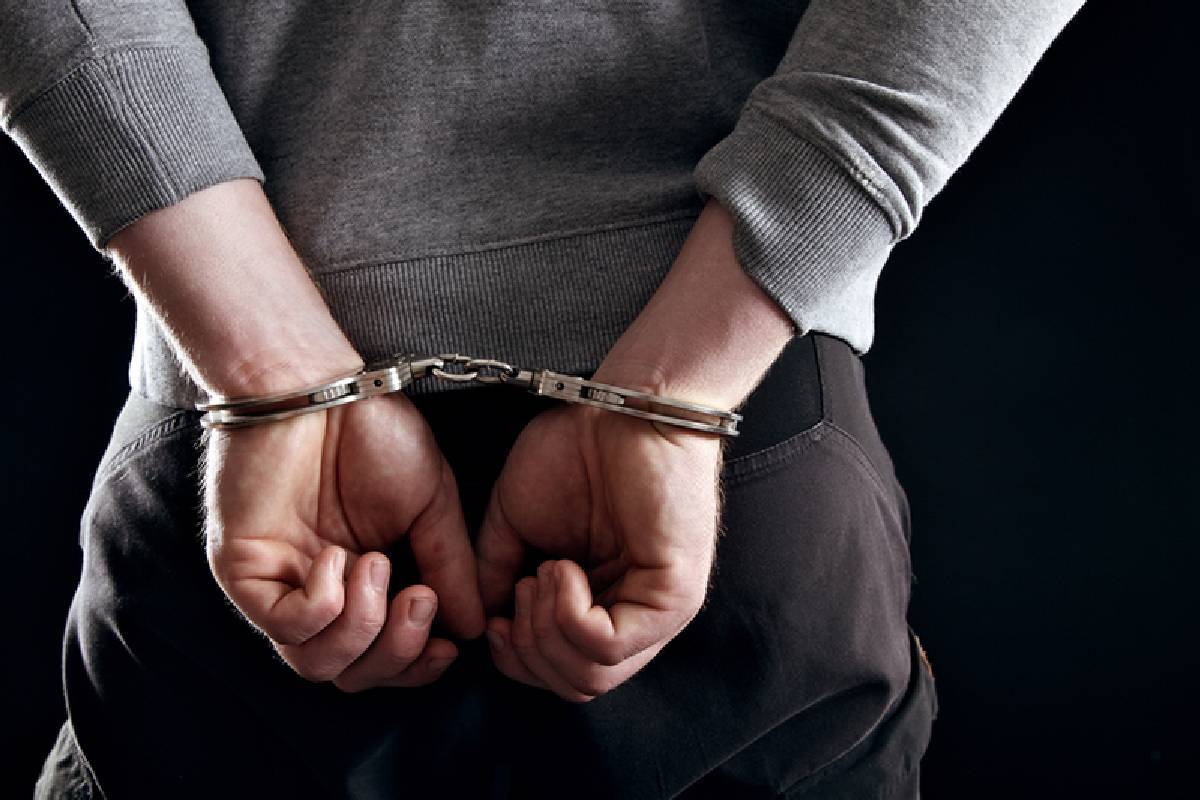 வவுனியாவில் ஐஸ் போதைப்பொருளுடன் இருவர் கைது | 2 Arrested In Vavuniya With 100G Of Ice Drug வவுனியாவில் ஐஸ் போதைப்பொருளுடன் இருவர் கைது | 2 Arrested In Vavuniya With 100G Of Ice Drug