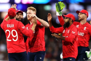 டி20 உலககோப்பை: இலங்கையை வீழ்த்தி அரையிறுதிக்கு தகுதிபெற்றது இங்கிலாந்து! அவுஸ்திரேலியா வெளியேற்றம்