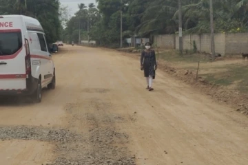 யாழில் பெண்ணிடம் கைவரிசையை காட்டிய இருவர்