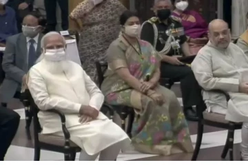 மத்திய அமைச்சரவையில் புதிதாக இடம்பெற்ற 43 மத்திய அமைச்சர்களும் பதவியேற்பு