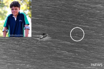 கடலில் சிக்கிய தாய், உடன்பிறப்புகள்., உயிரை பணயம் வைத்து காப்பாற்றிய 13 வயது சிறுவன்