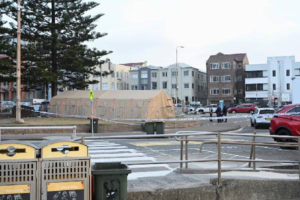 போண்டி தாக்குதலின் பின்னணியில் தந்தையும் மகனும்: அவுஸ்திரேலிய பொலிசார் தகவல் | Father Son Behind Bondi Shooting போண்டி தாக்குதலின் பின்னணியில் தந்தையும் மகனும்: அவுஸ்திரேலிய பொலிசார் தகவல் | Father Son Behind Bondi Shooting