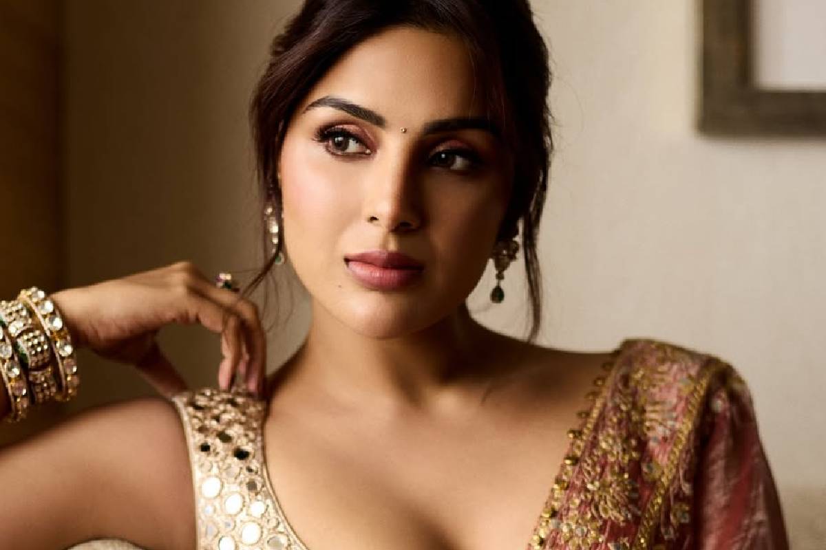 நிகழ்ச்சிக்கு சேலையில் கிளாமர் லுக்கில் நடிகை சம்யுக்தா!! புகைப்படங்கள் இதோ.. | Actress Samyuktha In Amazon Prime Event Saree Look நிகழ்ச்சிக்கு சேலையில் கிளாமர் லுக்கில் நடிகை சம்யுக்தா!! புகைப்படங்கள் இதோ.. | Actress Samyuktha In Amazon Prime Event Saree Look