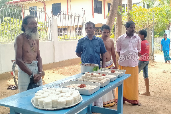 கோட்டாபய ராஜபக்ச நாட்டைவிட்டு ஓடியதற்கு பாற்சோறு வழங்கி கொண்டாட்டம்(Photo) | Celebrating Gotabaya Rajapaksa S Escape Country