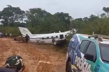 தரையில் விழுந்து நொறுங்கிய சுற்றுலா விமானம்: மொத்த பயணிகளும் மரணம்