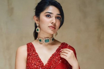 விஜய் சேதுபதியின் ரீல் மகள் கீர்த்தி செட்டியா இது!! புகைப்படங்கள்..