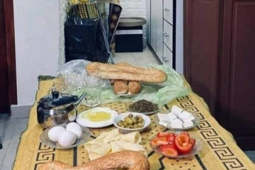 உலகிலேயே விலை உயர்ந்த வீட்டில் இஃப்தார் உணவு