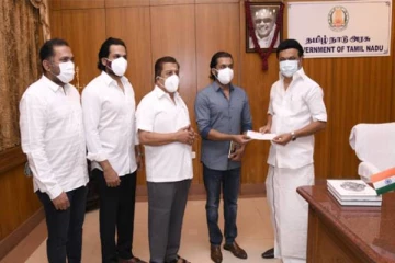 கொரோனா நிவாரண நிதியாக 1 கோடி கொடுத்த சிவகுமார்-  முதல்வருக்கு விடுத்த வேண்டுகோள்