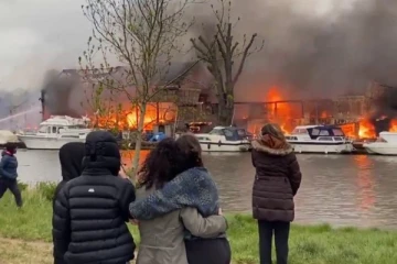 பிரித்தானிய தேம்ஸ் நதி தீவில் பாரிய தீவிபத்து! - மீட்பு பணிகள் தீவிரம்