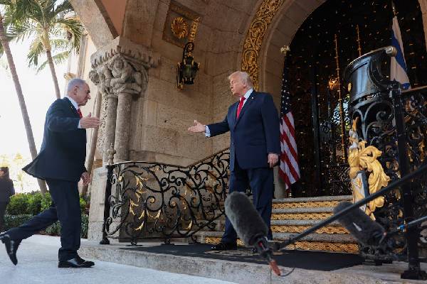 நெதன்யாகுவுடன் சந்திப்பு... ஈரான், ஹமாஸ் படைகளுக்கு கடும் எச்சரிக்கை விடுத்த ட்ரம்ப் | Trump Warns Iran Of Possible Strike