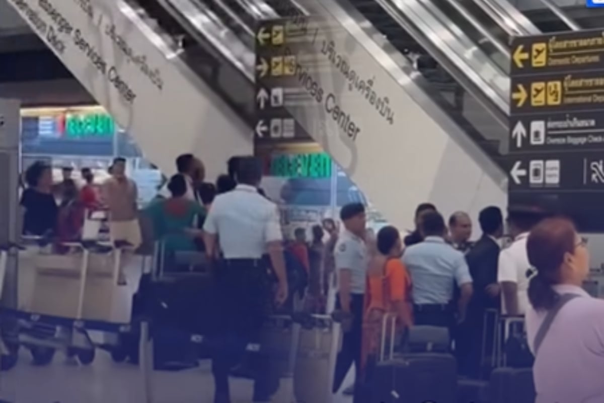 வெளிநாடொன்றில் ஸ்ரீலங்கன் எயார்லைன்ஸ் அதிகாரி மீது விமானி கடுமையான தாக்குதல் | Srilankan Airlines Officer And Captain Fight வெளிநாடொன்றில் ஸ்ரீலங்கன் எயார்லைன்ஸ் அதிகாரி மீது விமானி கடுமையான தாக்குதல் | Srilankan Airlines Officer And Captain Fight