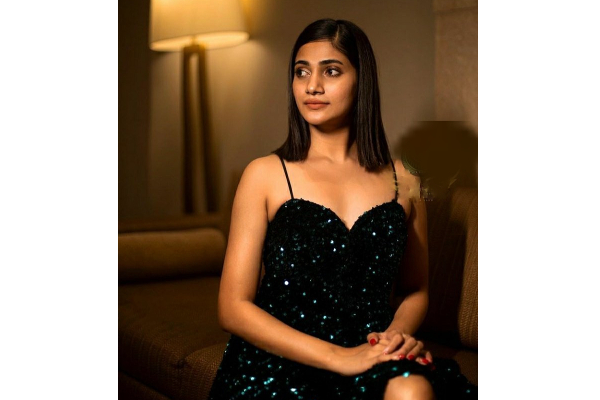 இதுவரை இல்லாத அளவிற்கு செம மார்டன் உடையில் லாஸ்லியா.. இதோ பாருங்க | Losliya Latest Click With Modern