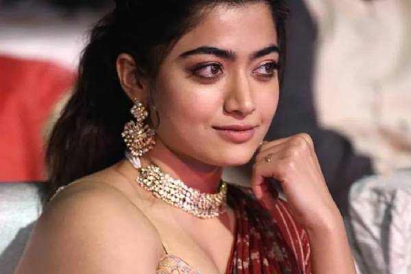 ஹீரோக்களையே ஓரங்கட்டிய ராஷ்மிகா மந்தனா... வாய்பிளக்க வைக்கும் சொத்து மதிப்பு! | Actress Rashmika Mandhanna Net Worth Details ஹீரோக்களையே ஓரங்கட்டிய ராஷ்மிகா மந்தனா... வாய்பிளக்க வைக்கும் சொத்து மதிப்பு! | Actress Rashmika Mandhanna Net Worth Details