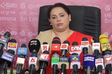 සජිත්ට කිසි වැඩක් බෑ.. බැසිල් හොදයි.. මන්ත්රී ඩයනා කළ කගෙත් කතා බහට ලක්වුණු ආන්දෝලනාත්මක ක්රියාව මාධ්ය කළබයි.. (VIDEO)
