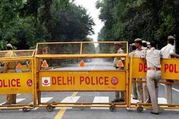 பிரபல பல்கலைக்கழகத்தில் அழுகிய நிலையில் சடலம் கண்டெடுப்பு - போலீசார் தீவிர விசாரணை! | Decomposed Man Body Foung In Jnu Campus