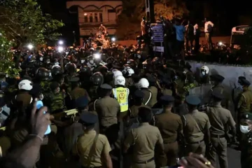 திஸ்ஸ குட்டியராச்சியின் ஊரடங்கு யோசனை! 48 மணித்தியால எச்சரிக்கை விடுத்த நாமல்! பசிலை தவிர்த்த உறுப்பினர்கள்!