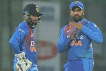 தொடர்ந்து ரிஷப் பண்டக்கு வாய்ப்பு.. ரோகித் டிராவிட் மீது கொந்தளிக்கும் ரசிகர்கள்; காரணம் என்ன?